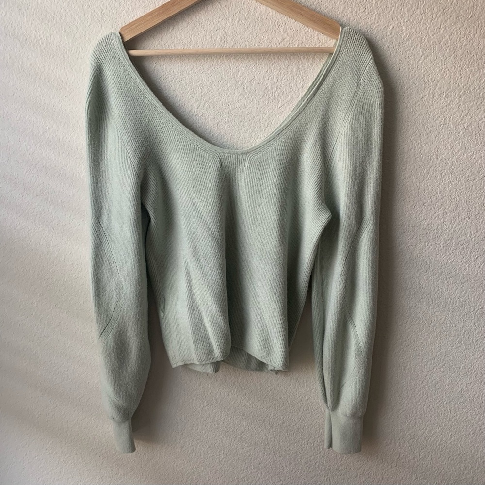 Super Soft Abercrombie & Fitch Sweater - Picture 6 of 6